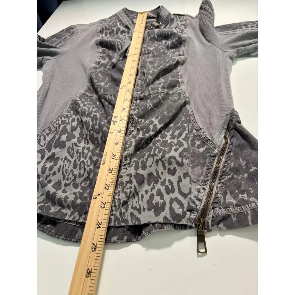 XCVI Leopard Print Mixed Media Jacket Large Gray Full Zip Athleisure Yoga Animal